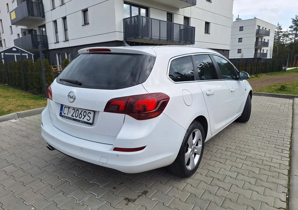 Opel Astra cena 26742 przebieg: 250750, rok produkcji 2012 z Toruń małe 92